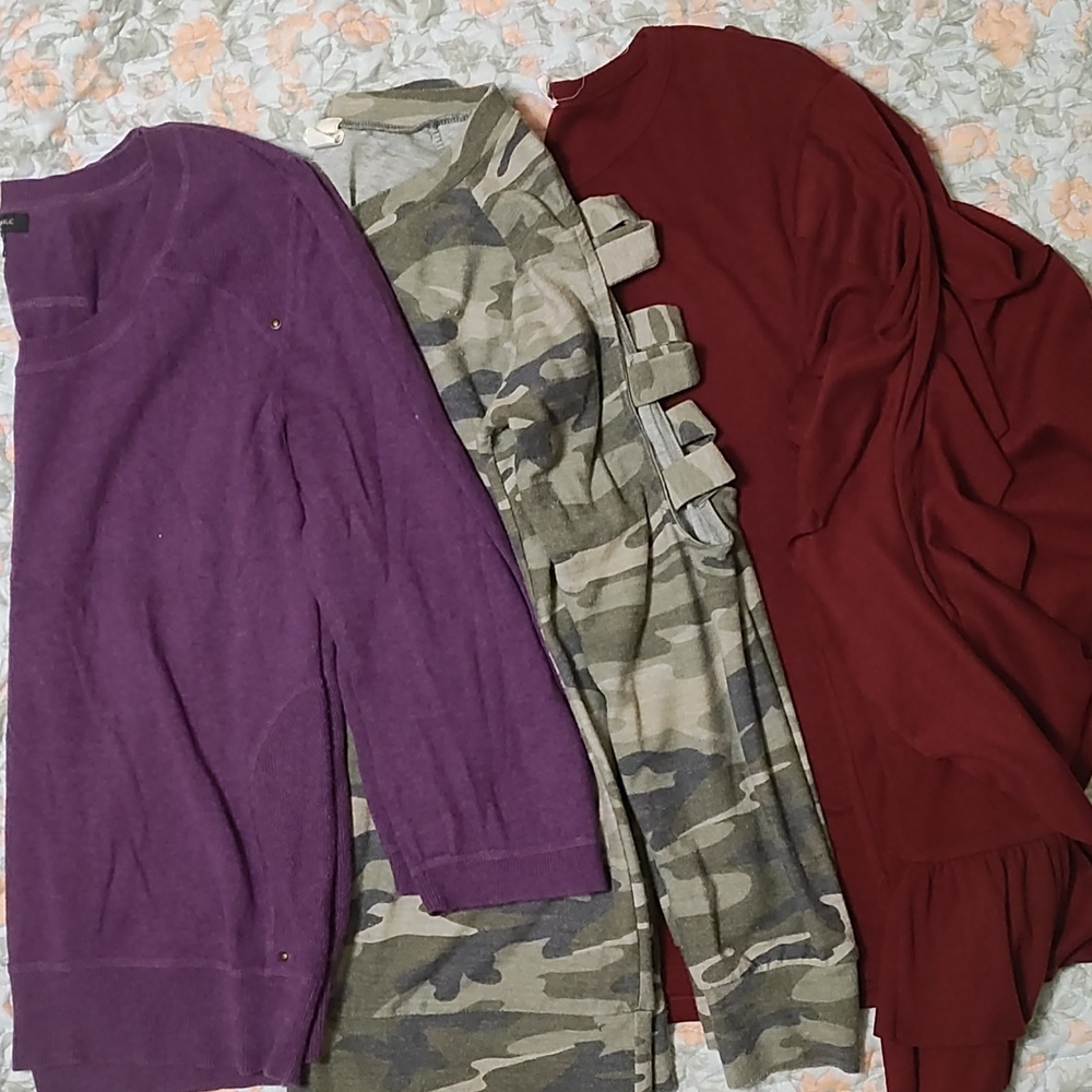Bundle of 3 sweatshirts